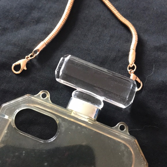 Rare Chanel 5 IPhone case with chain - Picture 10 of 16